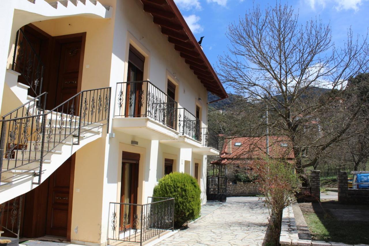 Family'S Houses Калаврита Екстер'єр фото